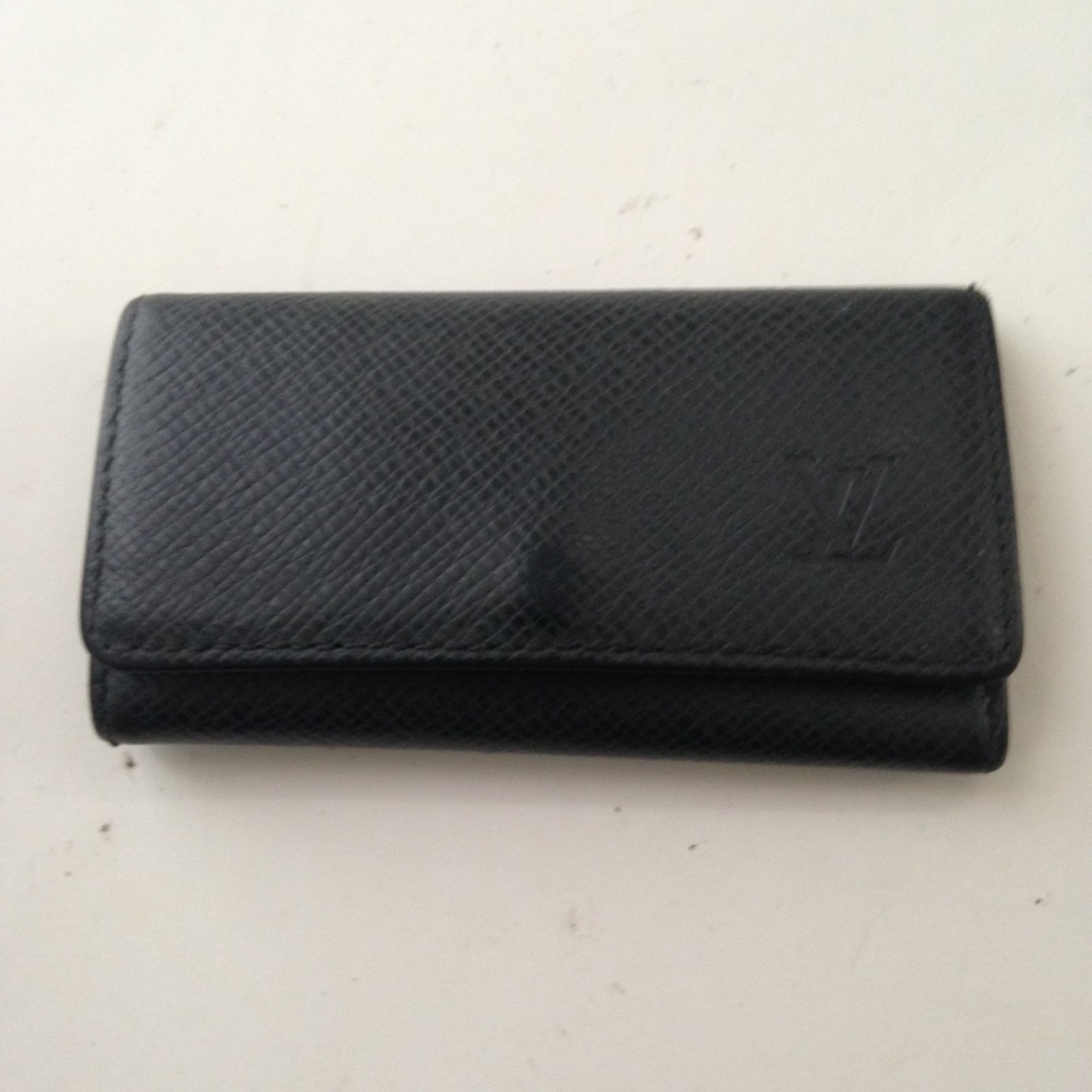 Louis Vuitton Black Taiga Leather 4-Hooks KeyCase